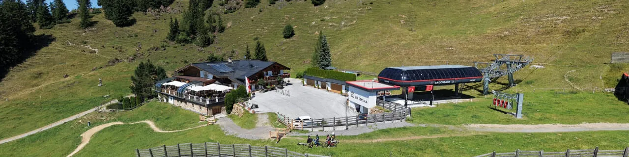Die OchsAl direkt daneben die Bergstation